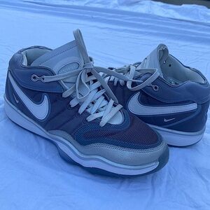 Nike Air Zoom G.T. Hustle 2 basketball shoes in the Light Carbon Women's size 9